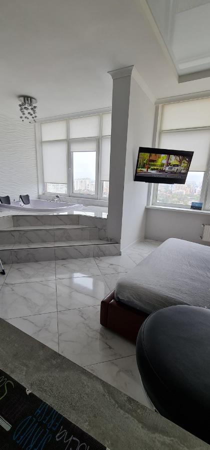 M&P Vip Appartments In Arkadia Odesa Exterior photo