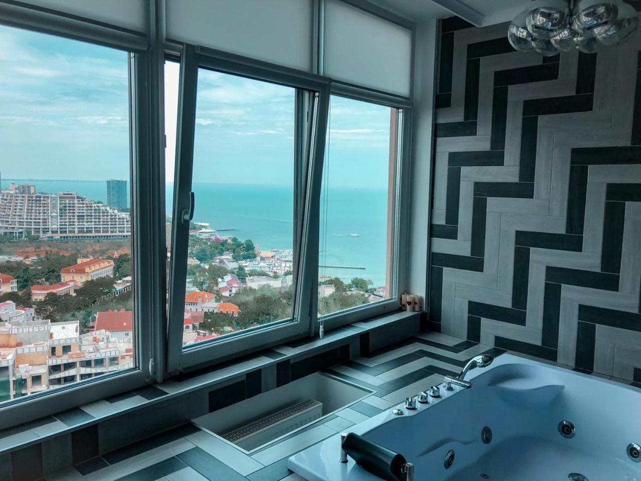 M&P Vip Appartments In Arkadia Odesa Room photo